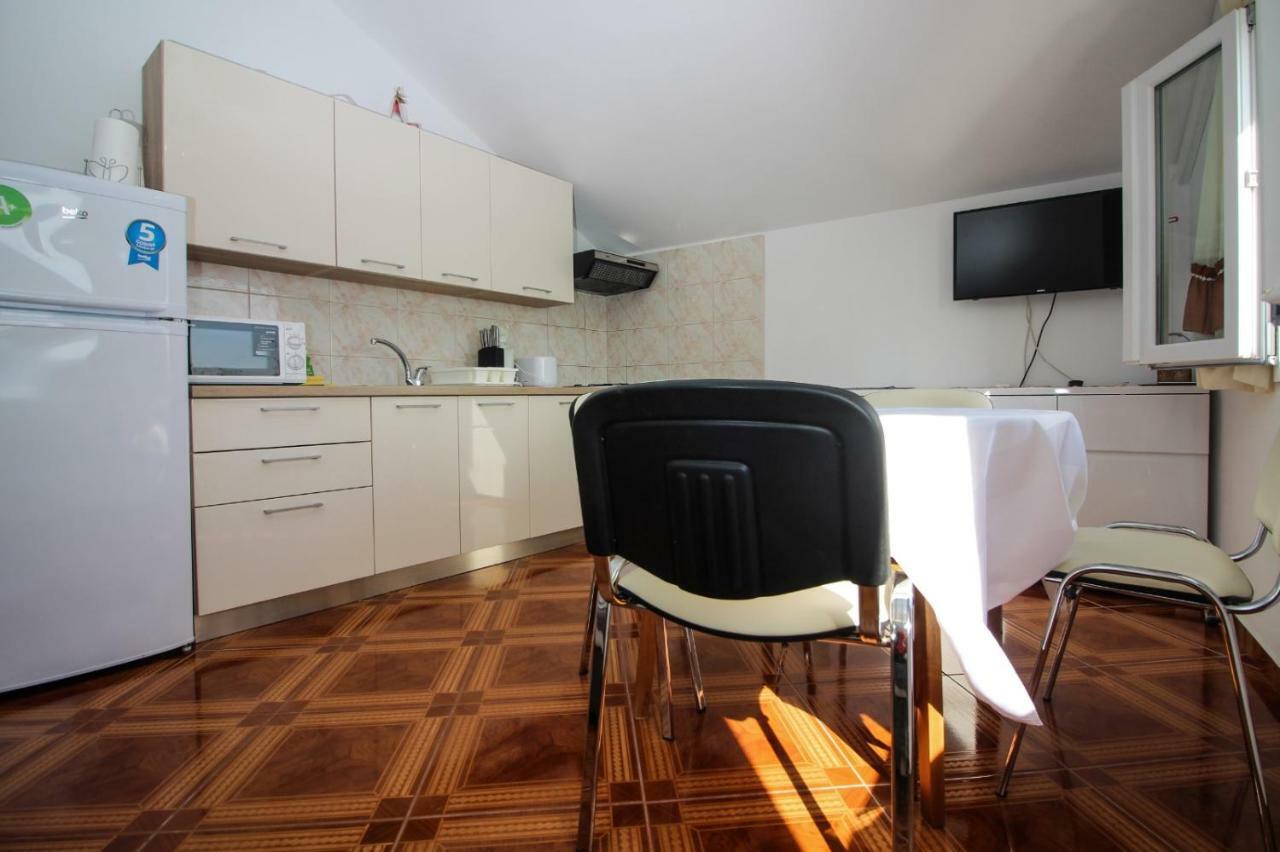 Apartmani Toni Poce プリモシュテン エクステリア 写真