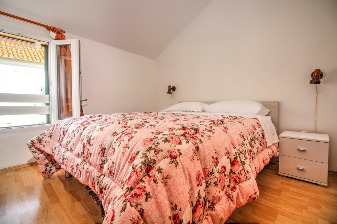 Apartmani Toni Poce プリモシュテン エクステリア 写真