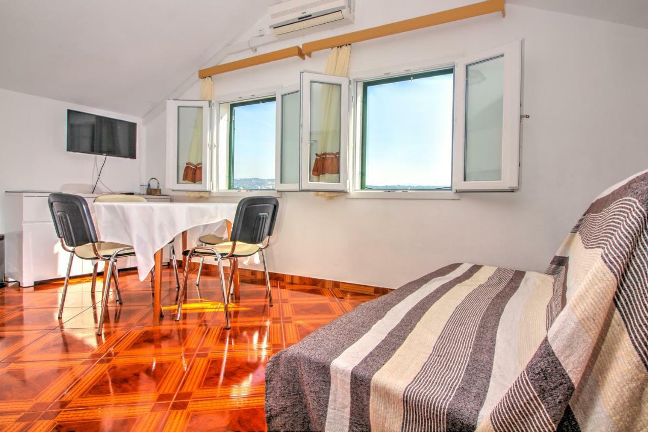 Apartmani Toni Poce プリモシュテン エクステリア 写真